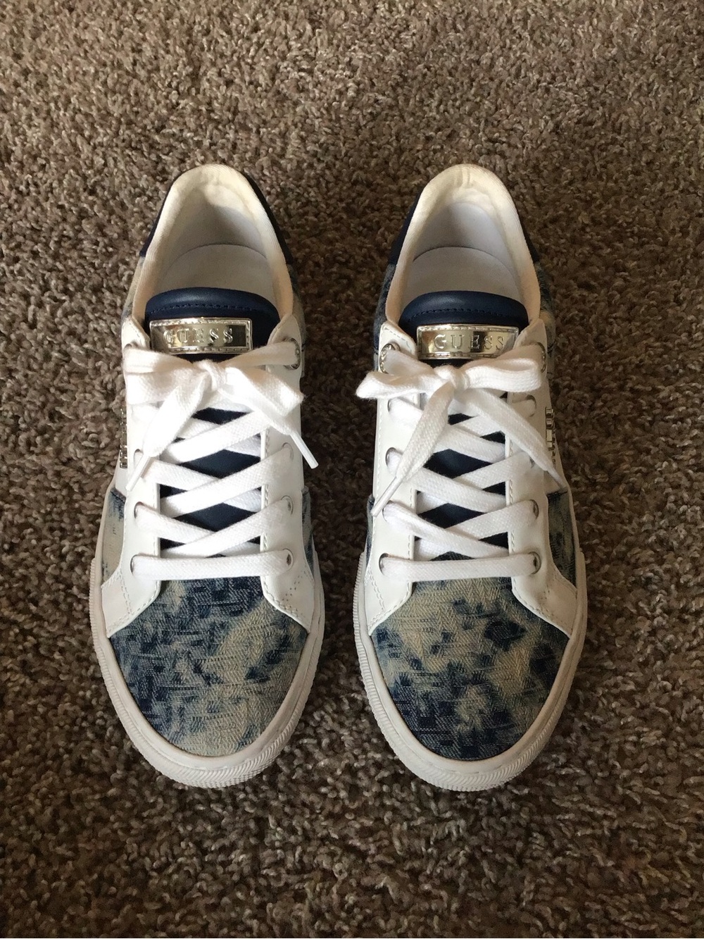 GUESS White/Blue Denim Logo Low-Top Women’s Sneaker, size 9